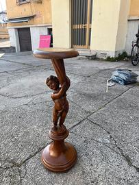 Colonnina / tavolino in legno con putto intagliato