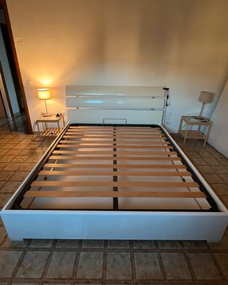 letto matrimoniale con contenitore e testiera