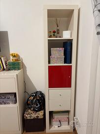 Libreria IKEA con cassetti e anta