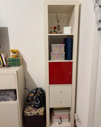 Libreria IKEA con cassetti e anta