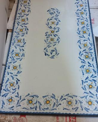 Tavoli in pietra lavica e sedie abbinate 