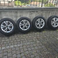 Cerchi in lega da 16" completi di gomme termiche 