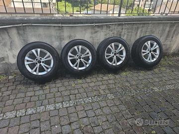Cerchi in lega da 16" completi di gomme termiche 