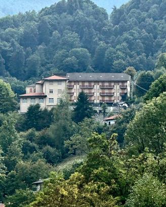 Palazzo / Stabile di 6041 m² con più di 5 locali a