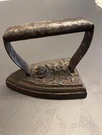 Ferro da stiro antico