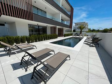 Jesolo-nuovi-terrazza-piscina-centrale