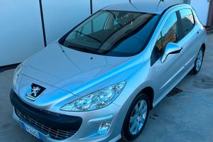 Peugeot 308 perfettamente conservata
