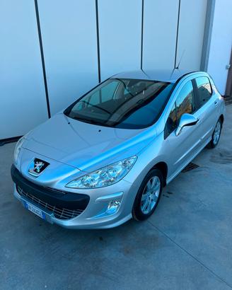 Peugeot 308 perfettamente conservata