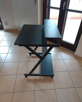 scrivania compatta per smart working 
