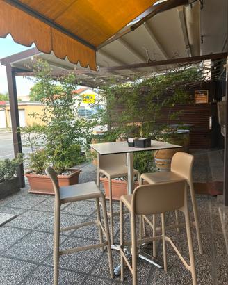 TAVOLINI E SEDIE