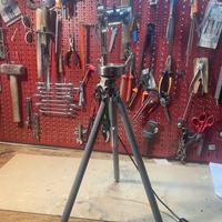 Lampada da laboratorio su trepiede