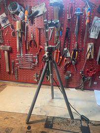 Lampada da laboratorio su trepiede