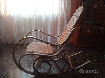 sedia a dondolo in stile Thonet 