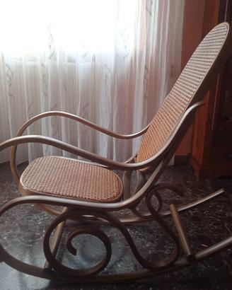 sedia a dondolo in stile Thonet 