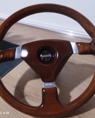 Momo legno originale made in Italy  Perfetto .
