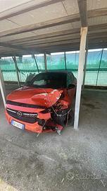 Opel corsa incidentata