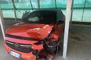 Opel corsa incidentata