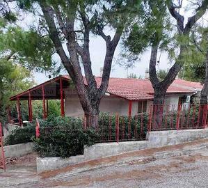 Villa con giardino angolare