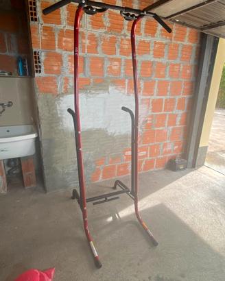 Attrezzo per trazioni