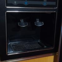 Frigo/ congelatore e distributore acqua e Ghiaccio
