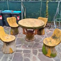 tavola vintage e sedie 