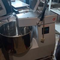 impastatrice 220 w.  kg. 20 farina.