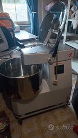 impastatrice 220 w.  kg. 20 farina.