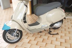 Piaggio Vespa 310 beige