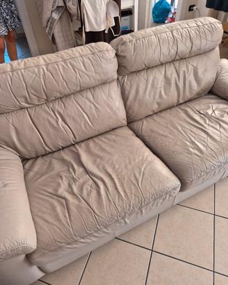 divano in pelle 