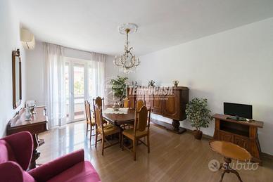 Appartamento a Milano Via delle Gardenie 3 locali