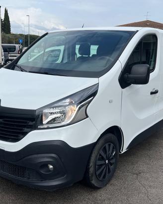 Renault trafic 6 posti