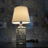 Lampade  abat-jour con bottiglie di liquori vari