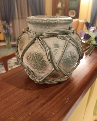 Vaso decorativo in  terracotta dim. 12 x 12 cm.