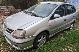 Nissan Almera Tino