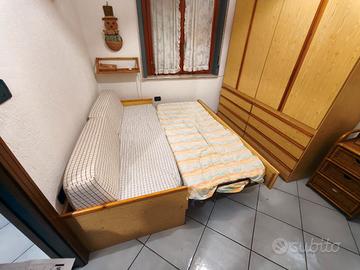 divano letto, armadio, letto a castello
