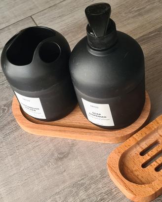SET BAGNO DOSASAPONE E PORTASPAZZOLINI