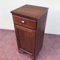 Mobiletto legno compatto