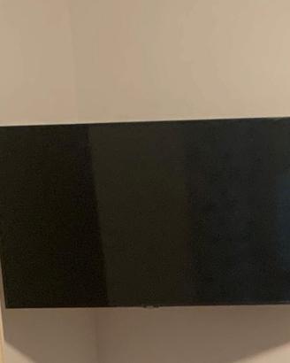 Smart TV Samsung 43” 4K + supporto da parete
