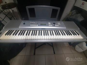 Yamaha Portable Grand (modello DGX-220 / DGX-230),