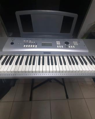 Yamaha Portable Grand (modello DGX-220 / DGX-230),