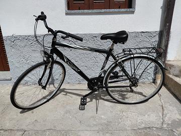 City Bike bici ruote 28 cerchio anteriore storto