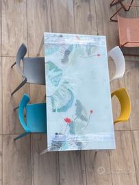 Tavolo con piano in vetro