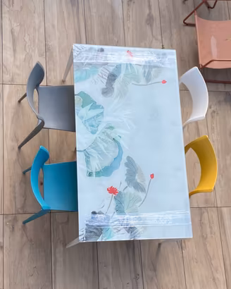 Tavolo con piano in vetro