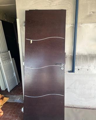 Porte in legno noce scuro