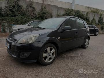 una ford fiesta 1.4TDCi Diesel neopatentati