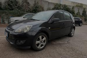 una ford fiesta 1.4TDCi Diesel neopatentati