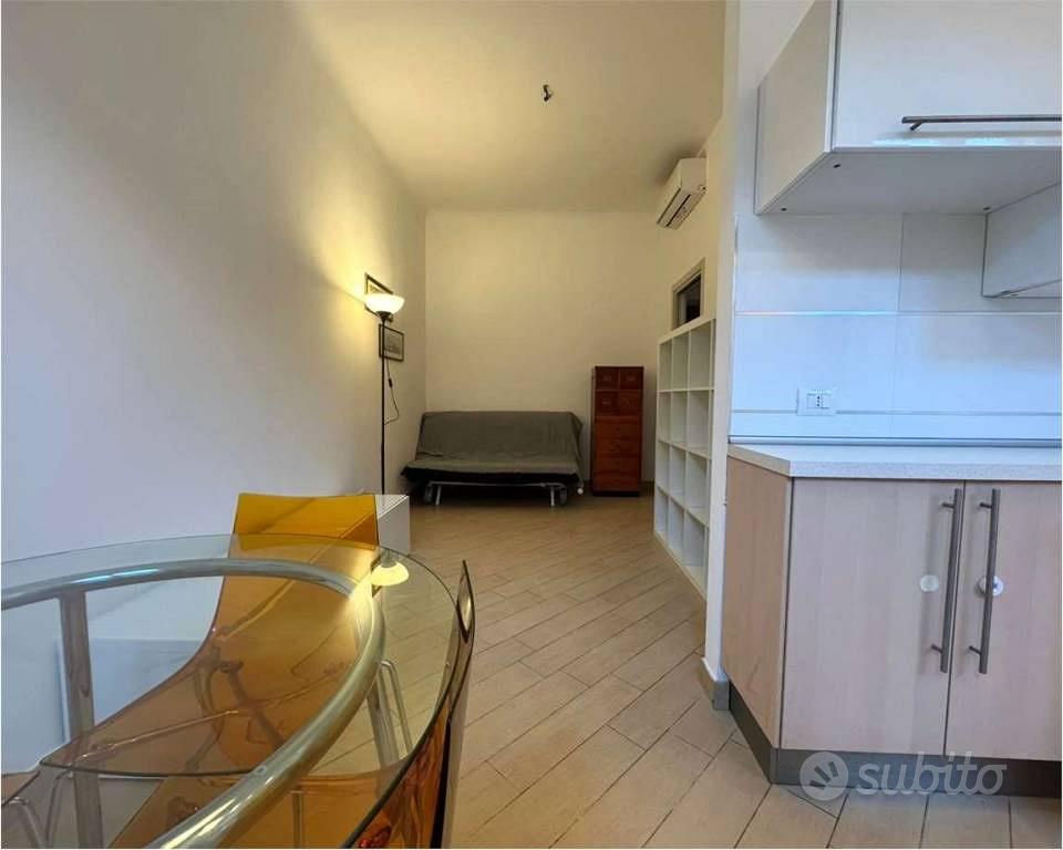 Apartment in Milano, Morivione, Municipio 5 - Altro