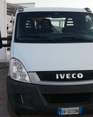 autocarro marca Iveco Daily 35- patente B