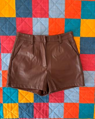 Pantaloncini corti marroni in finta pelle