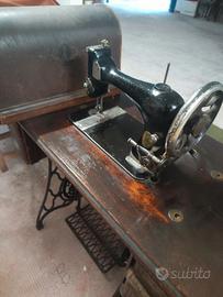 Macchina da Cucire Singer vintage a pedale (treadl